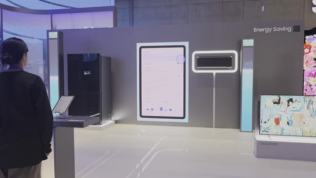 Energy — 관람객의 입력과 여러 화면이 연결되는 체험